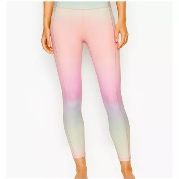 VICTORIVictoria’s Secret high-rise flow on point pocket stretch leggings ￼ - Picture 1 of 8